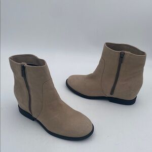 Kenneth Cole Beige Ankle Booties Wedge women 8.5M casual fall suede retro Y2K